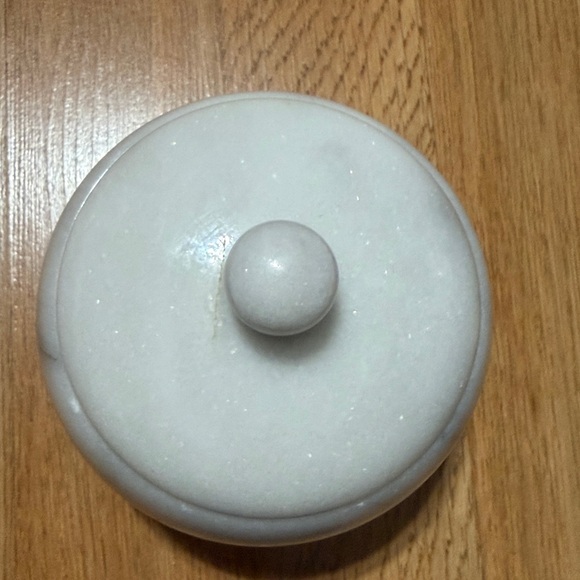 Marble Container - Picture 3 of 12